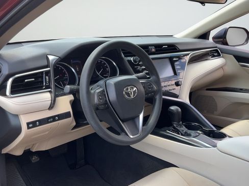 Used 2018 Toyota Camry LE FWD image 24