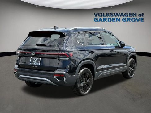 New 2026 Volkswagen Taos SE FWD image 7