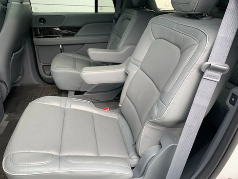 Used 2018 Lincoln Navigator Reserve w/ Technology Package AWD/4WD image 19
