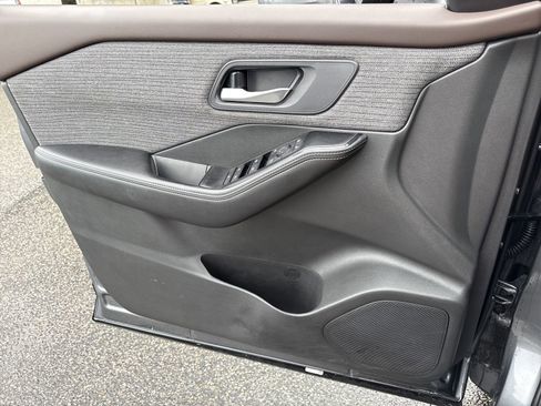Certified 2023 Nissan Rogue SV FWD image 14