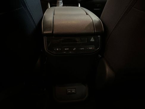 Used 2025 Toyota Highlander LE FWD image 24