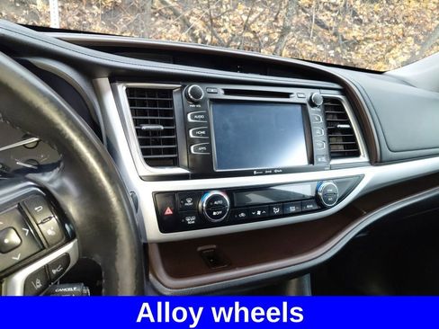 Used 2019 Toyota Highlander XLE image 27