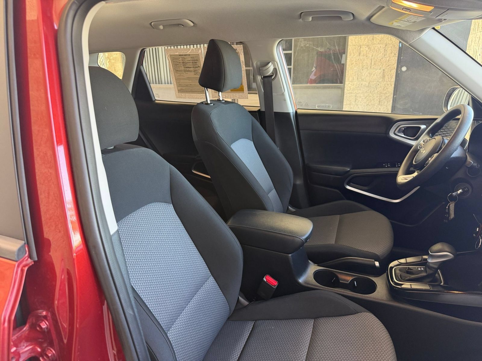 Used 2025 Kia Soul LX w/ LX Technology Package FWD image 33