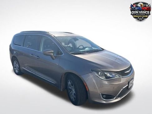 Used 2017 Chrysler Pacifica Touring-L Plus w/ Advanced Safetytec Group FWD image 1