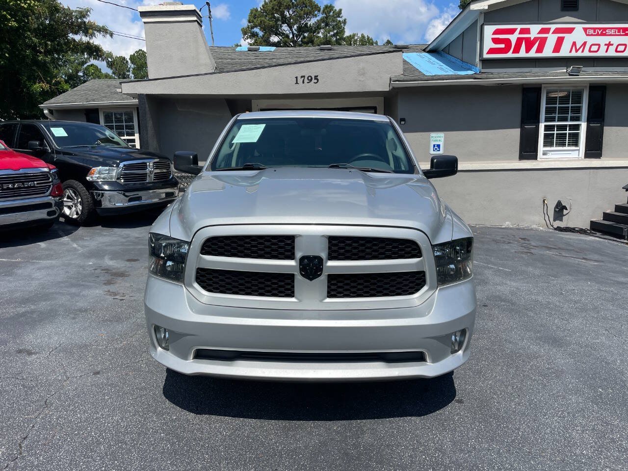 Used 2017 RAM 1500 Express w/ Express Value Package RWD image 3