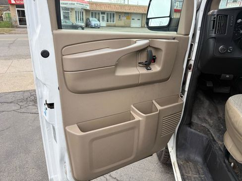Used 2015 Chevrolet Express 2500 RWD image 24