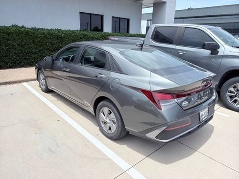 Certified 2024 Hyundai Elantra SE FWD image 4