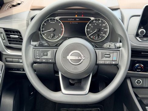 Used 2023 Nissan Rogue SV FWD image 19