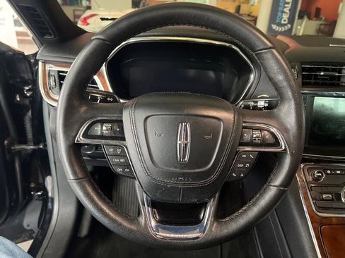 Used 2017 Lincoln Continental Premiere image 14