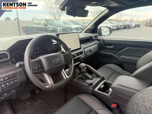 Used 2024 Toyota Tacoma Limited w/ Limited Package (LT) image 3