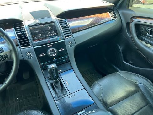 Used 2015 Ford Taurus Limited w/ Equipment Group 301A FWD image 33