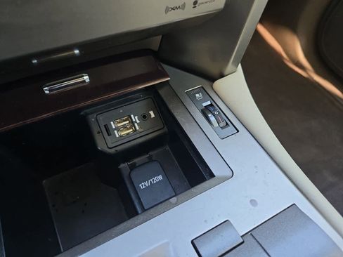 Used 2014 Lexus GX 460 w/ Premium Package image 32