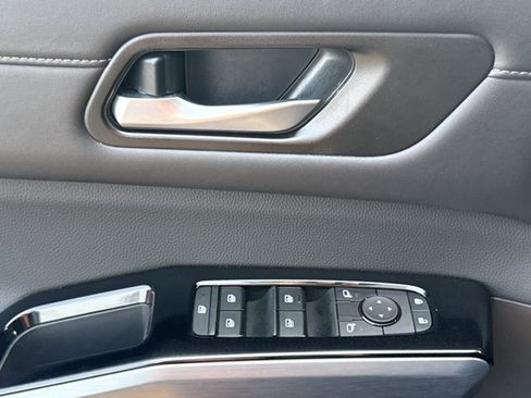 Used 2025 Nissan Pathfinder SL w/ SL Premium Package FWD image 20
