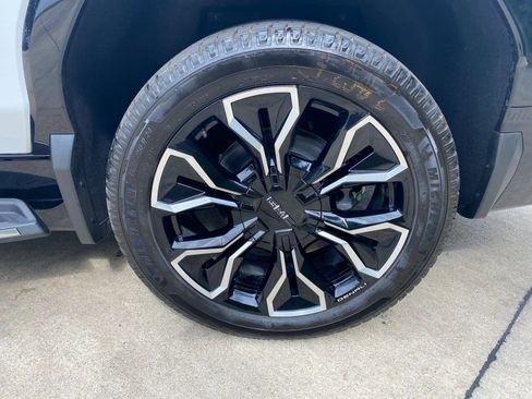 New 2025 GMC Sierra EV Denali image 38