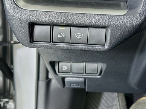 Used 2025 Toyota Prius LE image 17