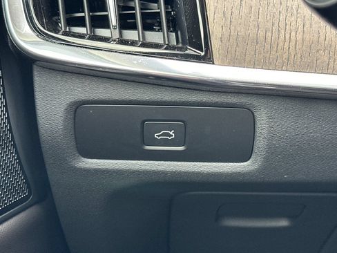 Used 2025 Volvo S90 B6 Plus w/ Protection Package Premier AWD/4WD image 31