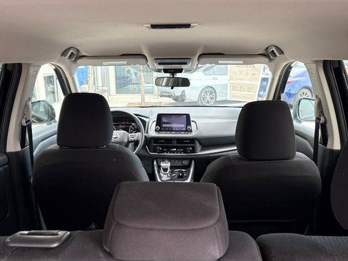 Used 2025 Nissan Rogue SV FWD image 11
