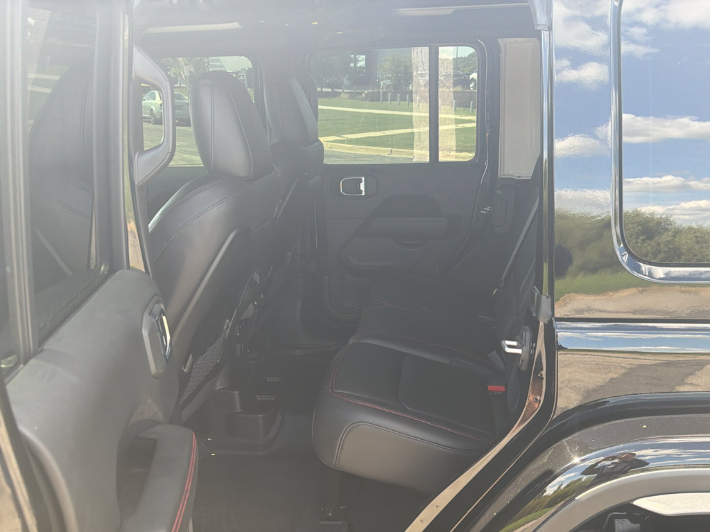 Used 2025 Jeep Wrangler Unlimited Rubicon AWD/4WD image 34
