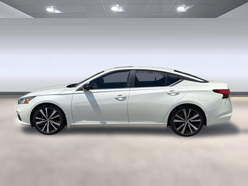 Used 2020 Nissan Altima 2.5 SR w/ Premium Package FWD image 2