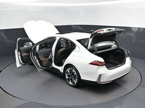 Certified 2026 BMW 530i RWD image 2