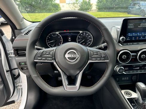 New 2025 Nissan Sentra SR w/ Midnight Edition image 23