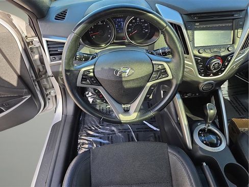 Used 2016 Hyundai Veloster Base w/ Option Group 02 image 12