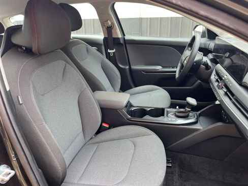 Used 2025 Kia K4 LXS image 35