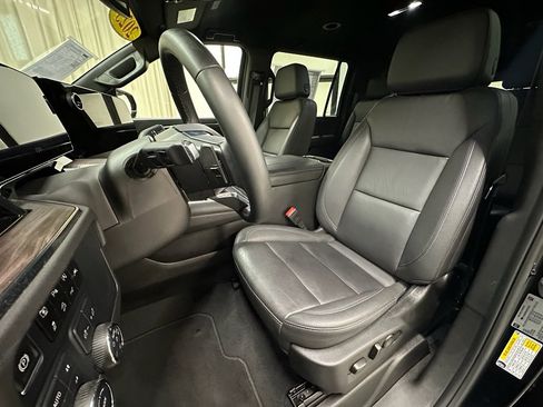 Certified 2025 Chevrolet Suburban Z71 image 29