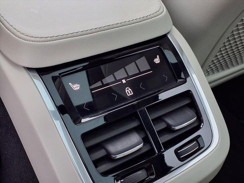 Used 2023 Volvo XC90 B6 Plus image 8