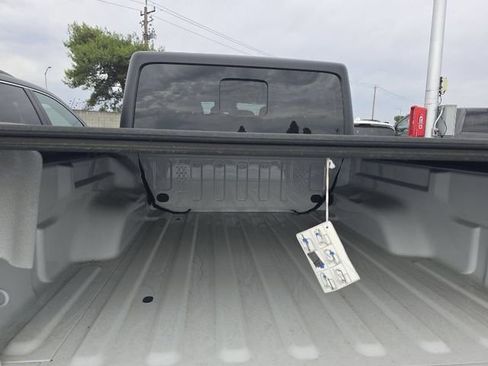 Used 2024 Jeep Gladiator Sport image 8