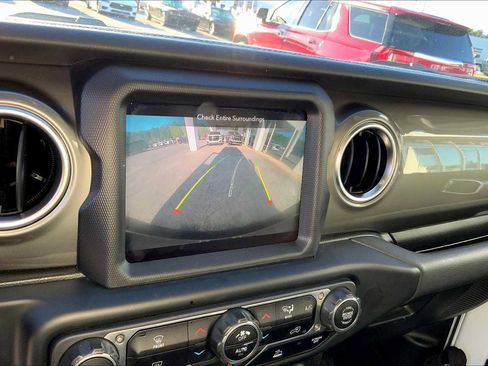 Used 2023 Jeep Wrangler Sahara image 27