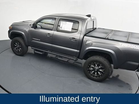 Used 2017 Toyota Tacoma TRD Sport AWD/4WD image 23