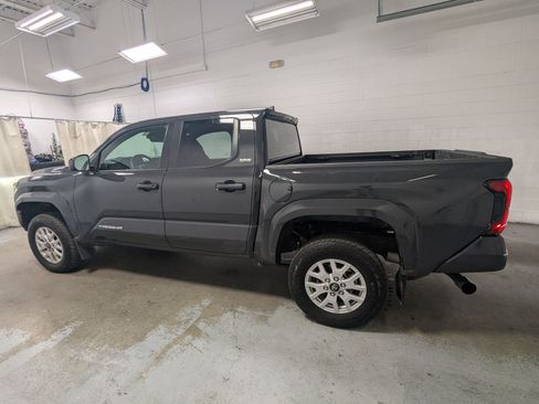 Used 2024 Toyota Tacoma SR5 AWD/4WD image 10