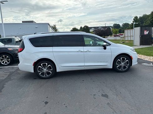 Used 2026 Chrysler Pacifica Pinnacle AWD/4WD image 13