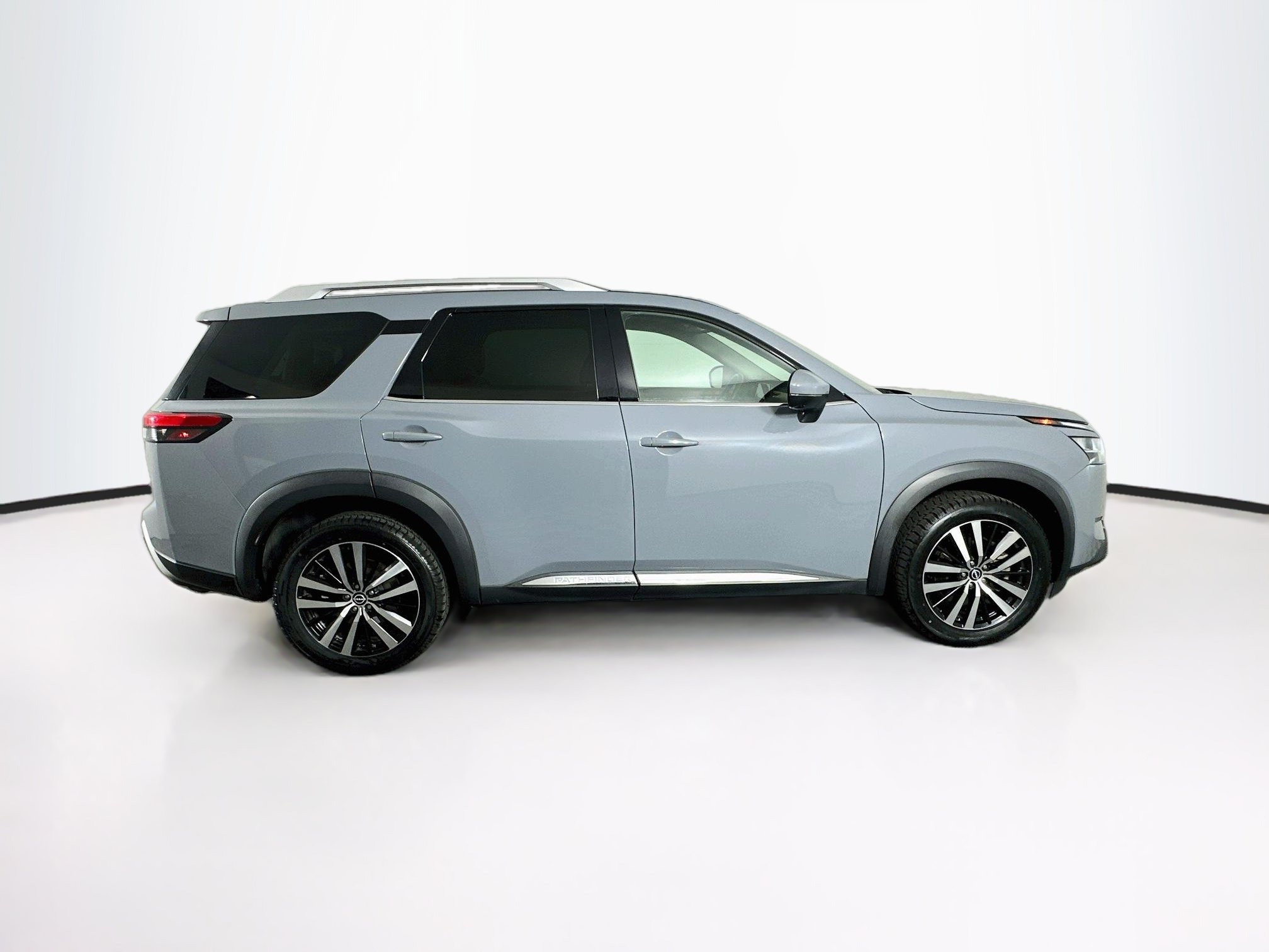 Used 2023 Nissan Pathfinder Platinum w/ Cargo Package FWD image 10