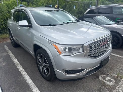 Used 2019 GMC Acadia Denali w/ Technology Package FWD image 2