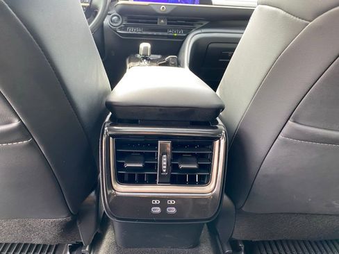 Used 2025 Toyota Crown Platinum image 34