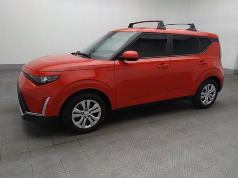 Used 2023 Kia Soul LX image 2