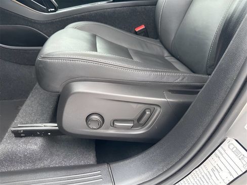 Used 2025 Volvo XC40 B5 Core image 13