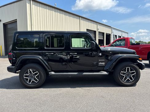 Used 2024 Jeep Wrangler Unlimited Sahara w/ Technology Group AWD/4WD image 4