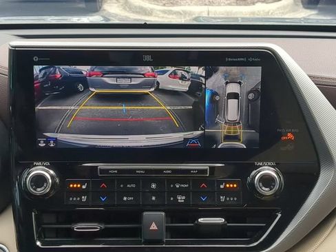 Used 2021 Toyota Highlander Platinum FWD image 26