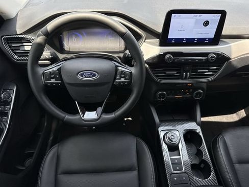 Used 2022 Ford Escape SEL w/ Technology Package FWD image 11