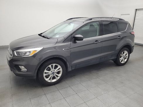 Used 2018 Ford Escape SE FWD image 2