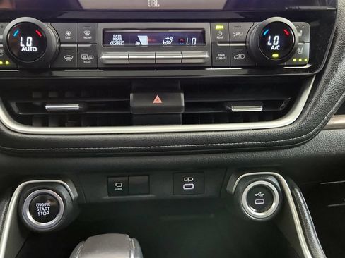 Used 2024 Toyota Grand Highlander AWD image 29