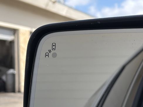 Used 2016 Lincoln Navigator Select RWD image 11
