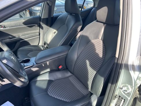 Used 2024 Toyota Camry SE image 11