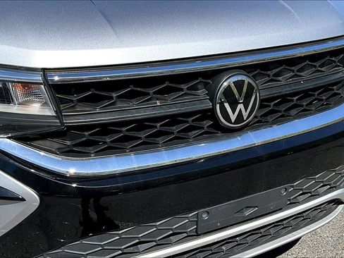Used 2023 Volkswagen Taos SE w/ Panoramic Sunroof Package AWD/4WD image 24