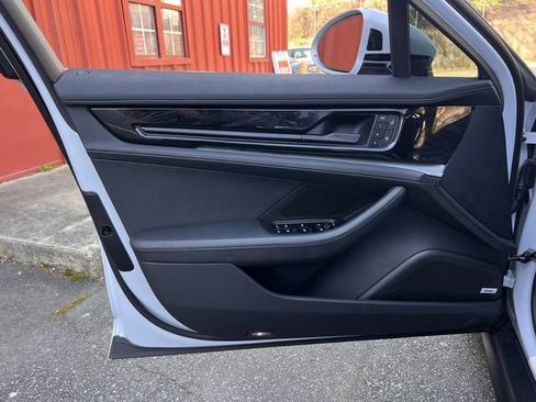 Used 2025 Porsche Panamera w/ Premium Package RWD image 10