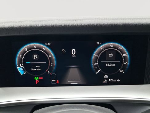 New 2025 Volkswagen Tiguan SE image 21