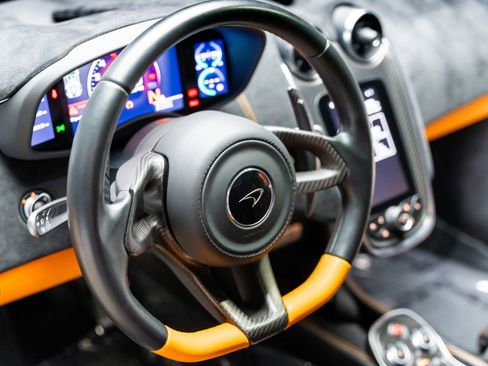 Used 2016 McLaren 570S Coupe RWD image 10